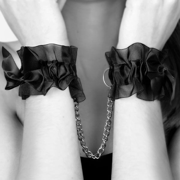 Bijoux Indiscrets Frou Frou – Manette con balze in organza nero