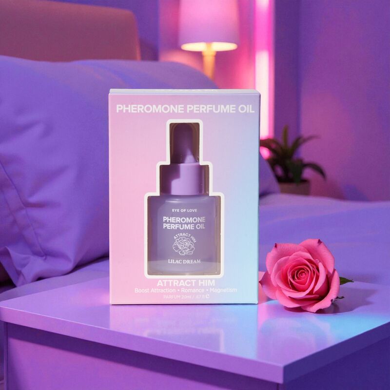 Schachtel Lilac Dream auf einem Nachttisch neben einer Rose