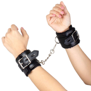 Manette bondage nere Secret Play della collezione BDSM