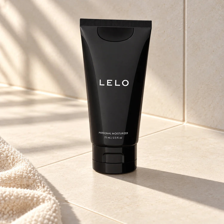 LELO Personal Moisturizer 75 ml sur carrelage ivoire
