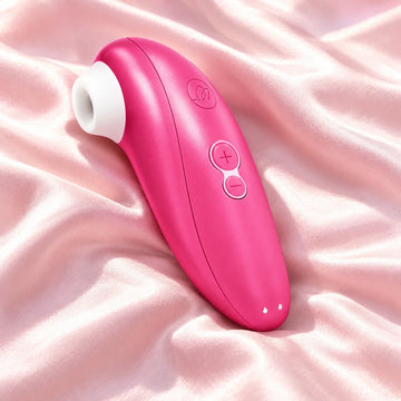 Womanizer Starlet 3 rosa sobre una tela clara