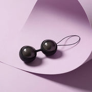 LELO Luna Beads Noir, palline nere su sfondo lilla chiaro