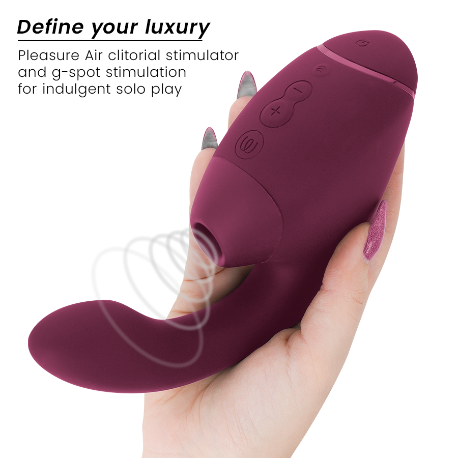 Womanizer Next Duo in der Hand, Aufsatz und G-Punkt-Arm sichtbar